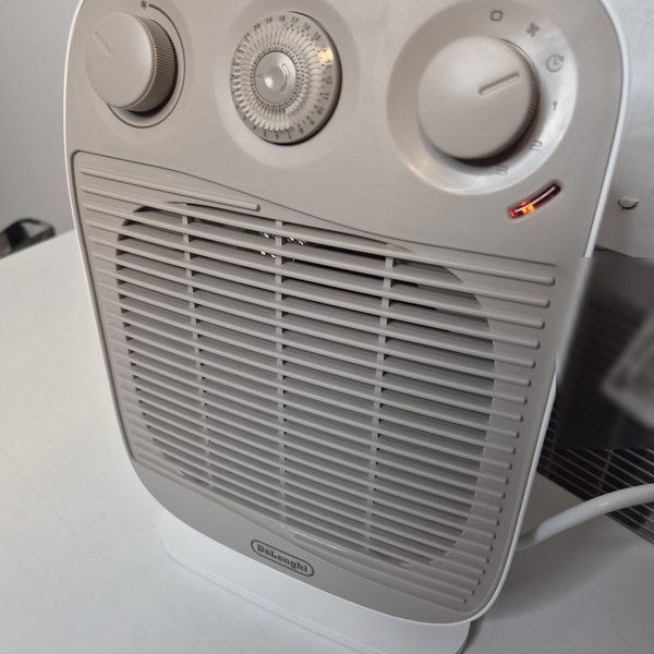 In Betrieb — die Kontrollleuchte unter dem Modusschalter leuchtet.
