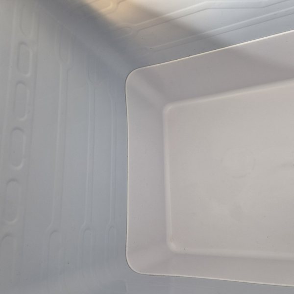 Innenraum: leichte Flecken am Boden.