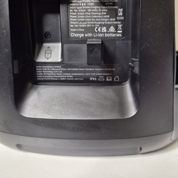 Typenschild der Station: T2080, 660 W Absaugen, 180 W Heiztrocknung, IPX1.