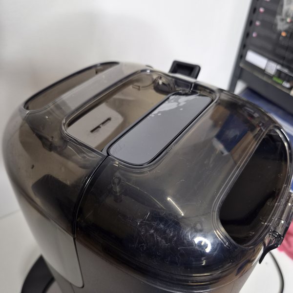 Mangel 1 (1 von 2): Tankhaube verkratzt