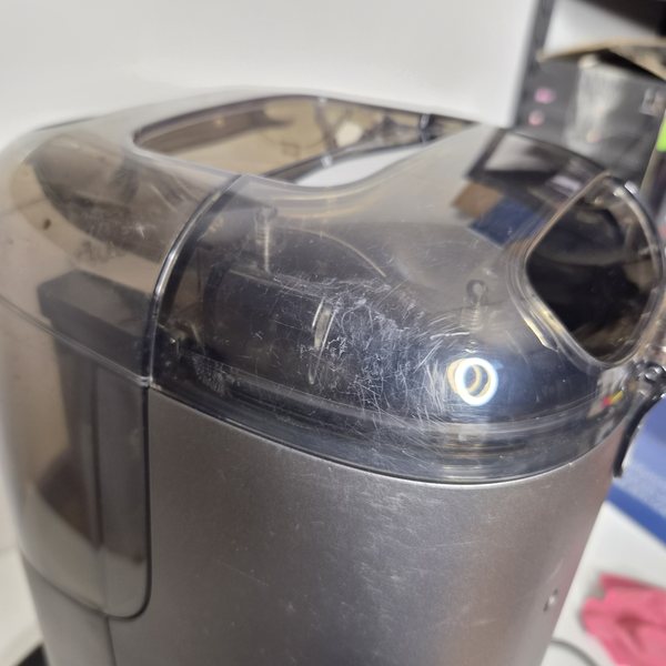 Mangel 1 (2 von 2): Tankhaube verkratzt