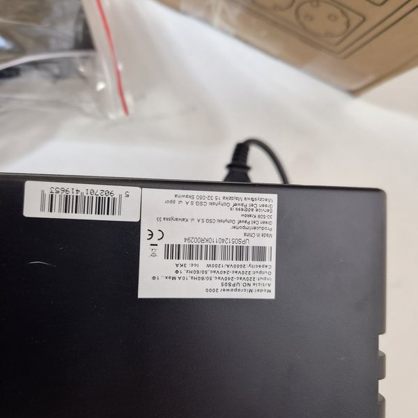 Typenschild: Micropower 2000, 2000 VA / 1200 W.