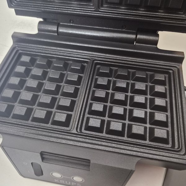 Die untere Backplatte für zwei rechteckige Waffeln.
