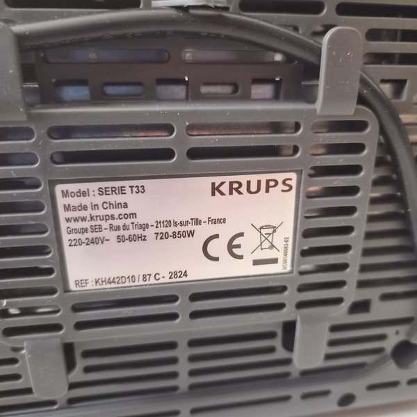 Typenschild: Serie T33, REF KH442D10, 220–240 V, 50–60 Hz, 720–850 W, Groupe SEB, Is-sur-Tille.