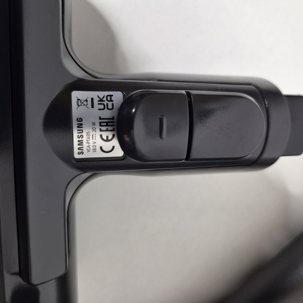 Typenschild des Pet Tool: VCA-PTA95, 18,0 V, 20 W.