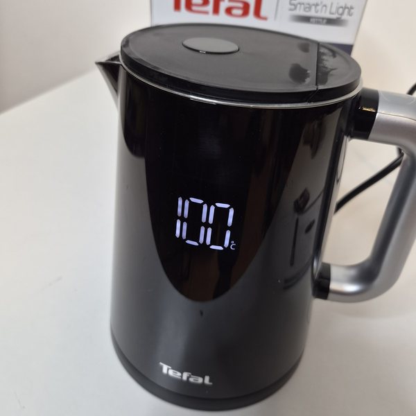 Die Anzeige zeigt 100 °C.