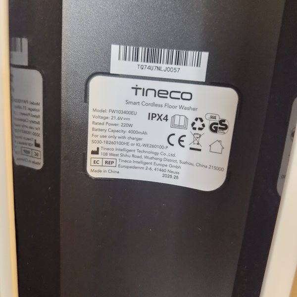Typenschild: FW103400EU, 21,6 V, 220 W, IPX4, GS-Zeichen.