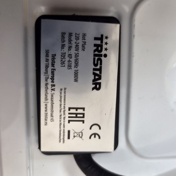 Typenschild mit Modell KP-6185, 1000 W und der Anschrift von Tristar Europe.